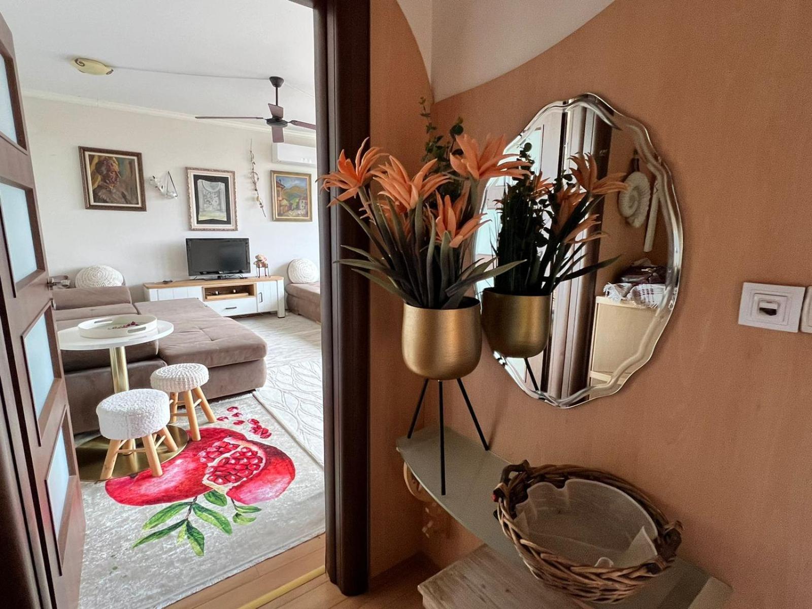 Downtown Central Apartment With Working Kitchen, City Views & Free Parking Kazanlŭk 외부 사진