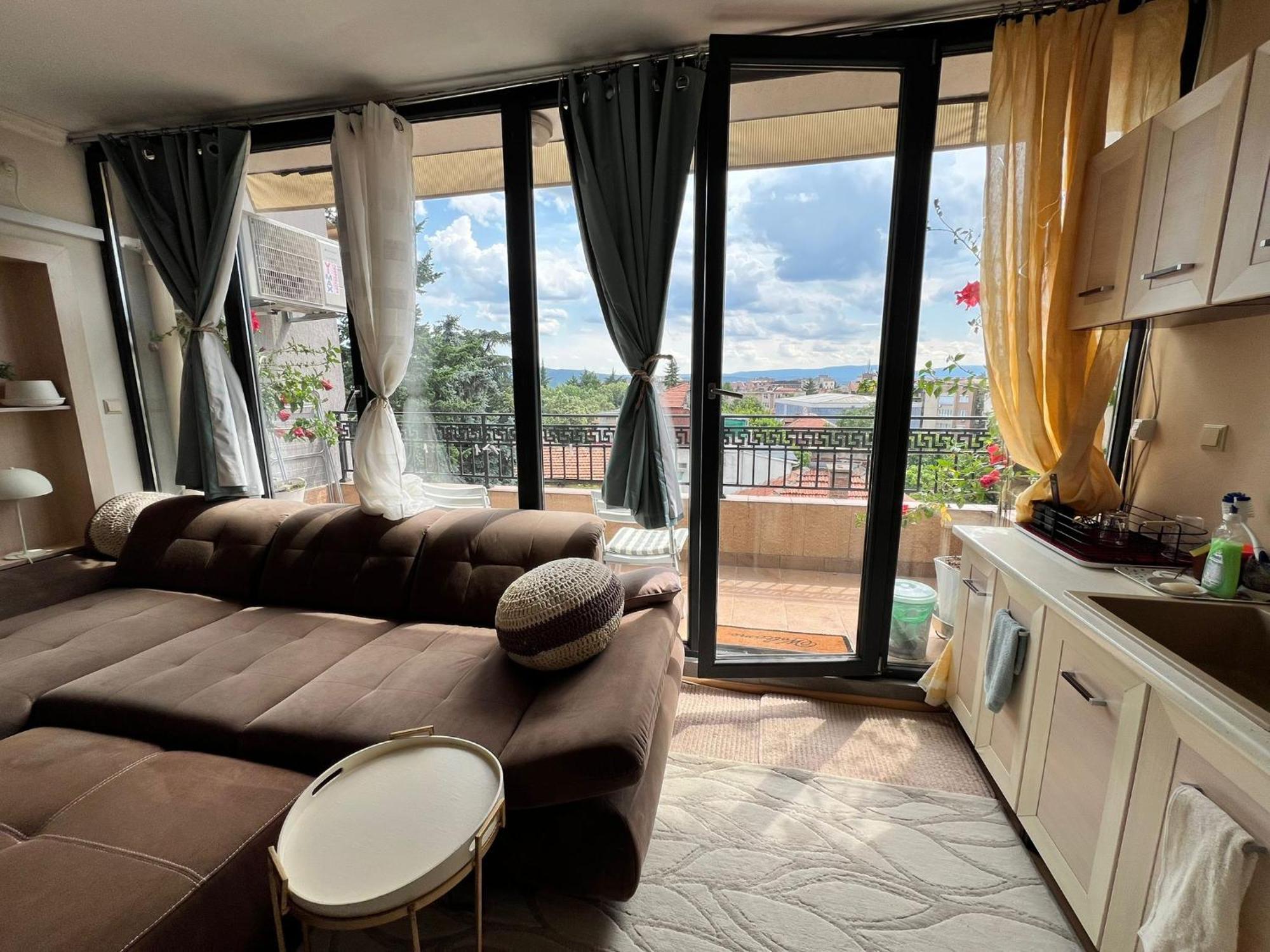 Downtown Central Apartment With Working Kitchen, City Views & Free Parking Kazanlŭk 외부 사진