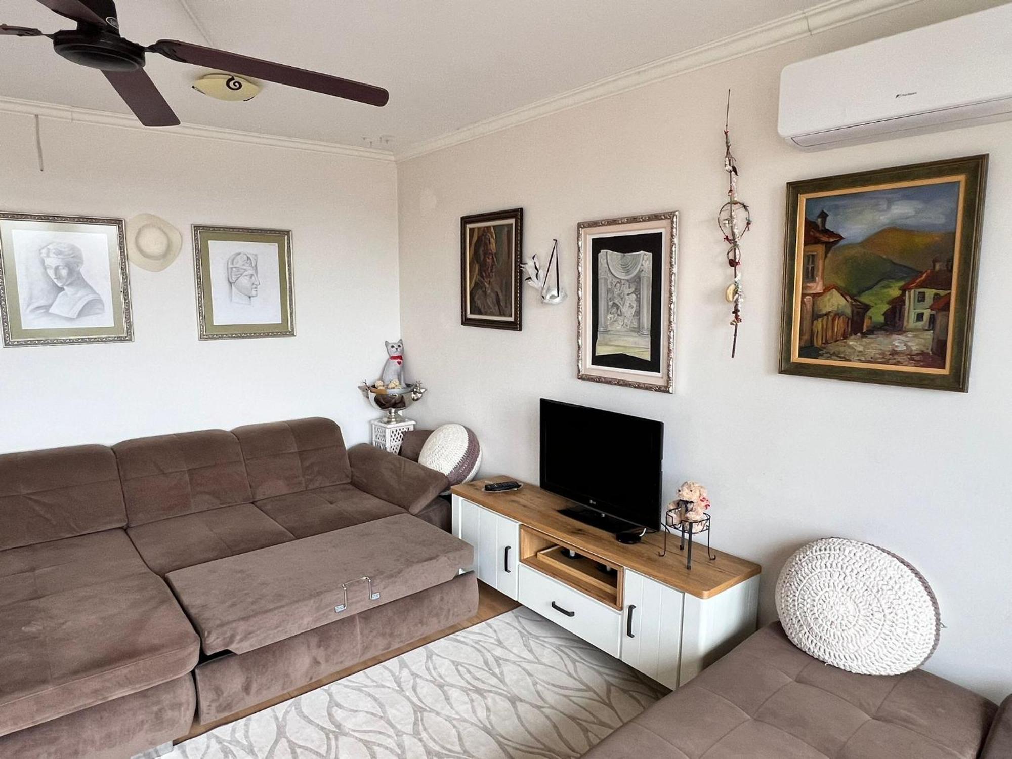 Downtown Central Apartment With Working Kitchen, City Views & Free Parking Kazanlŭk 외부 사진