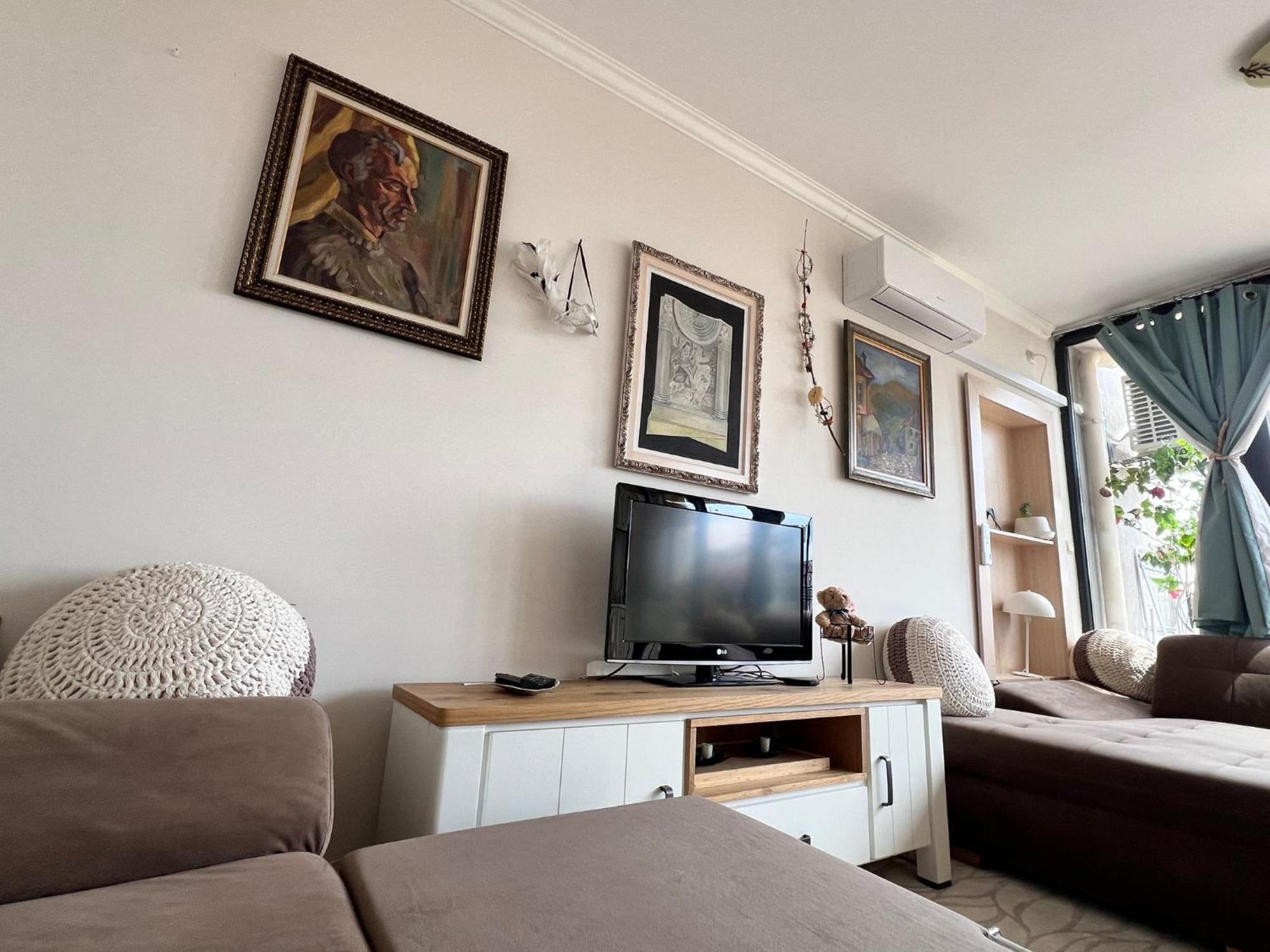 Downtown Central Apartment With Working Kitchen, City Views & Free Parking Kazanlŭk 외부 사진
