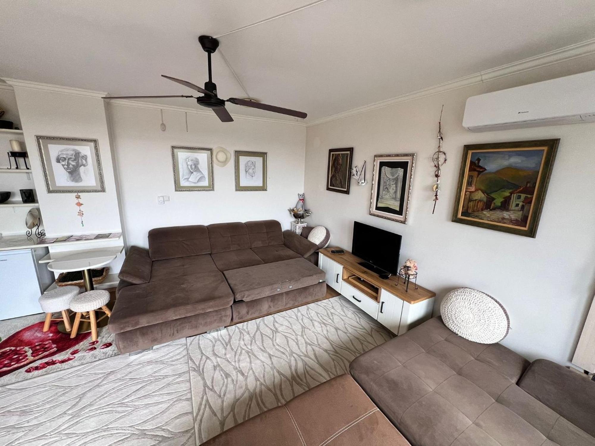 Downtown Central Apartment With Working Kitchen, City Views & Free Parking Kazanlŭk 외부 사진