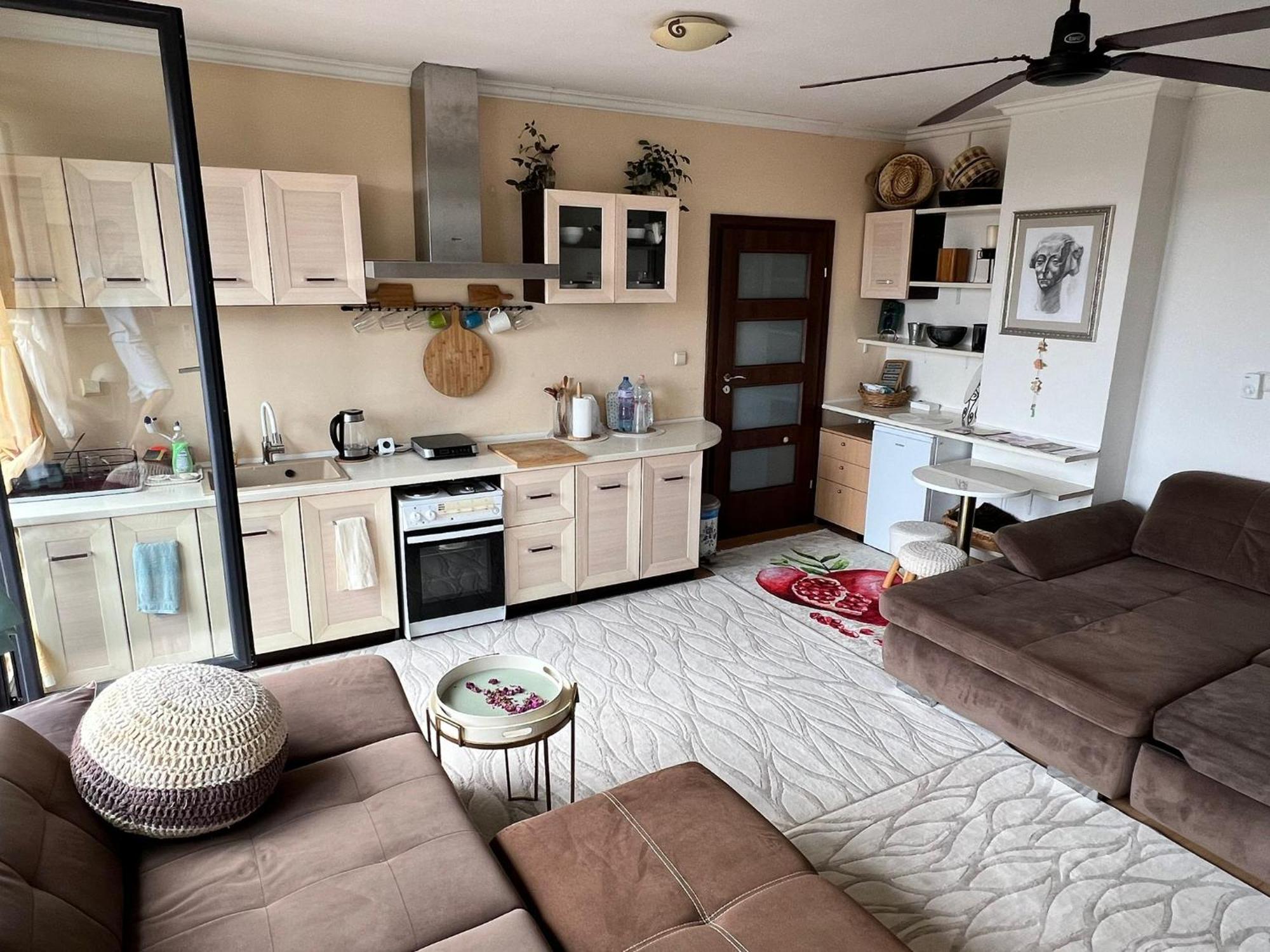 Downtown Central Apartment With Working Kitchen, City Views & Free Parking Kazanlŭk 외부 사진