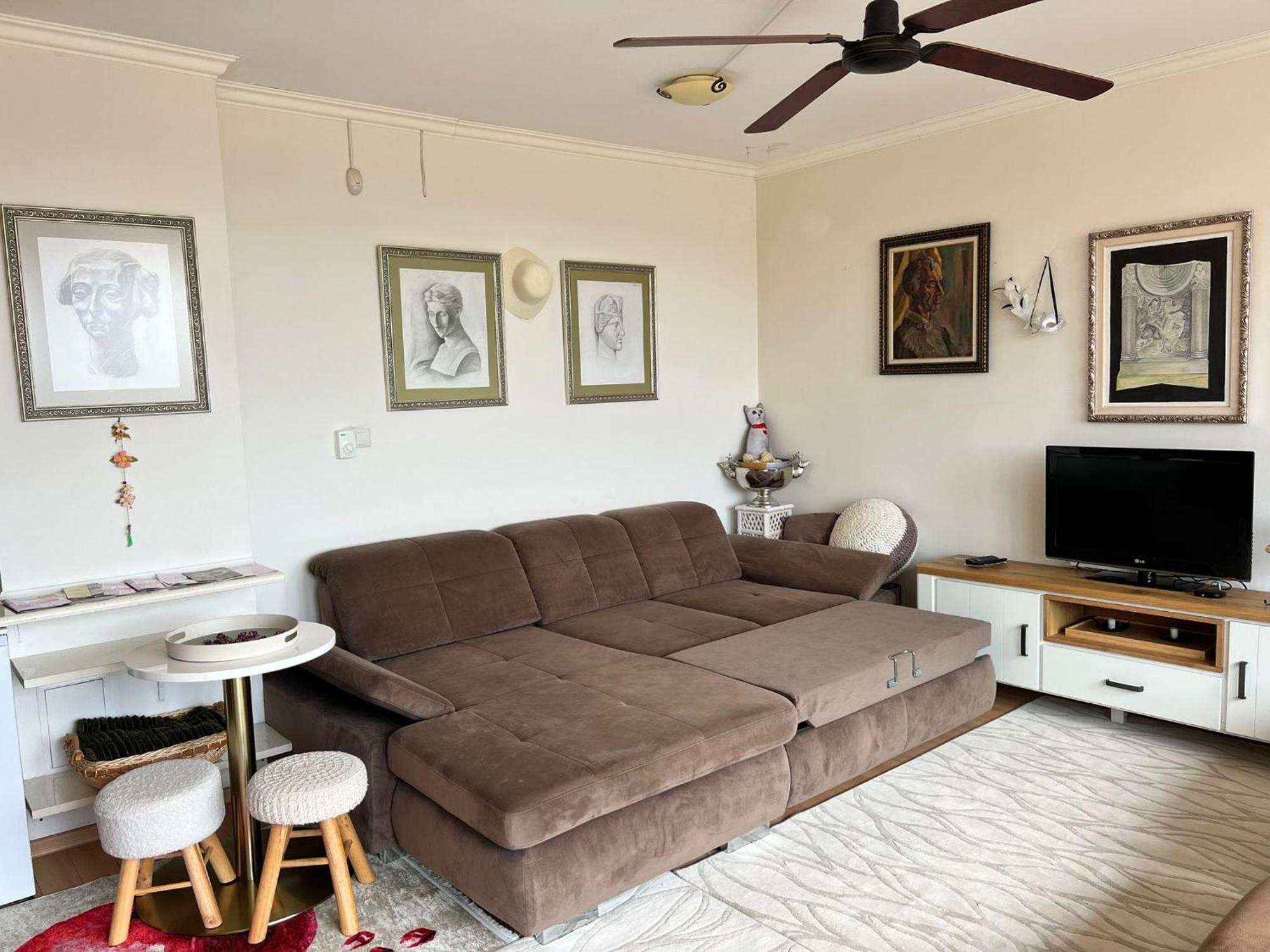 Downtown Central Apartment With Working Kitchen, City Views & Free Parking Kazanlŭk 외부 사진