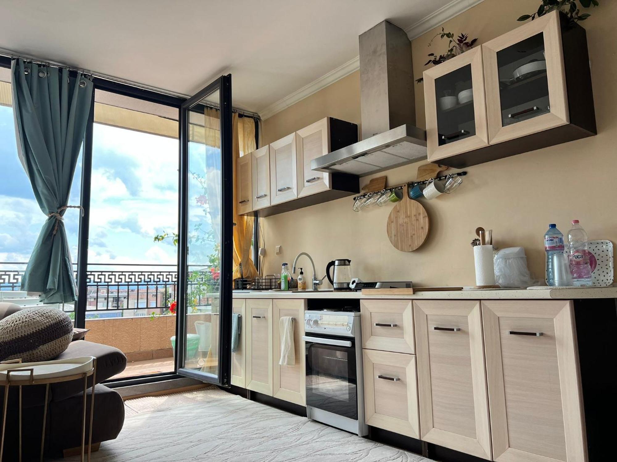 Downtown Central Apartment With Working Kitchen, City Views & Free Parking Kazanlŭk 외부 사진