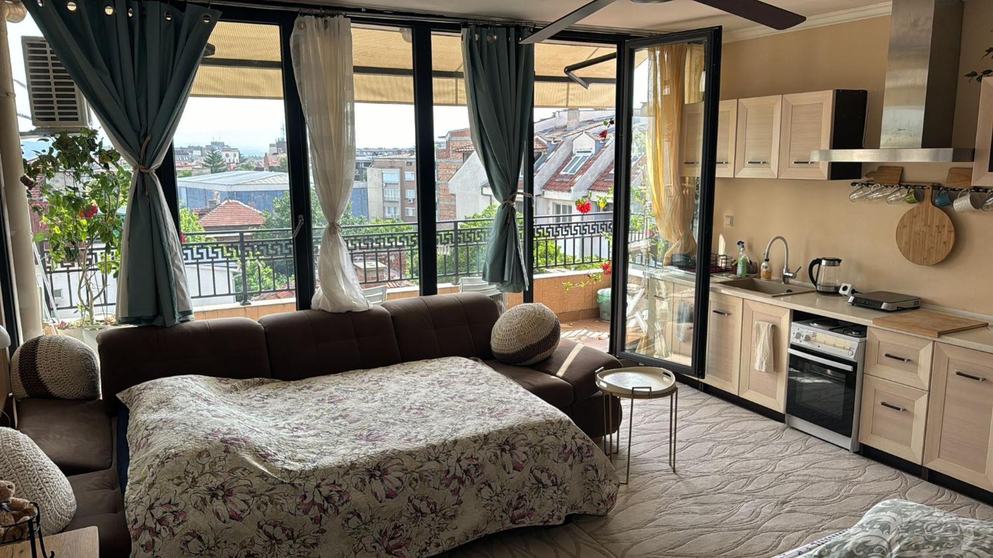 Downtown Central Apartment With Working Kitchen, City Views & Free Parking Kazanlŭk 외부 사진