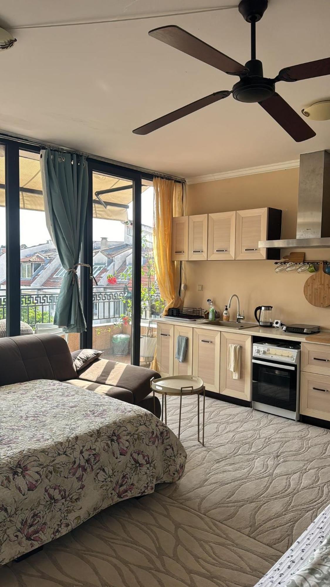 Downtown Central Apartment With Working Kitchen, City Views & Free Parking Kazanlŭk 외부 사진