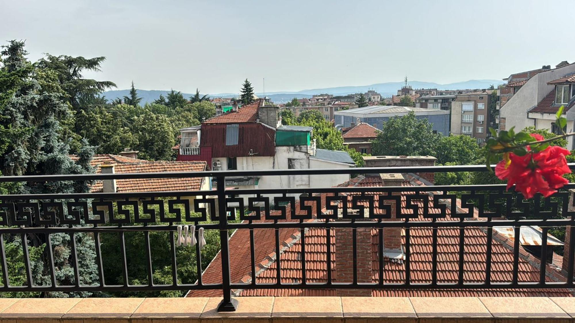 Downtown Central Apartment With Working Kitchen, City Views & Free Parking Kazanlŭk 외부 사진